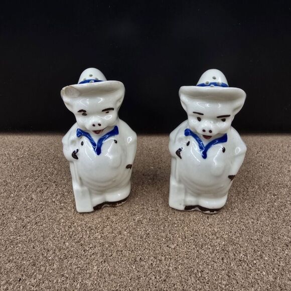 Vintage Shawnee Pottery Farmer Pig Salt & Pepper Shakers Original Corks - Picture 1 of 5